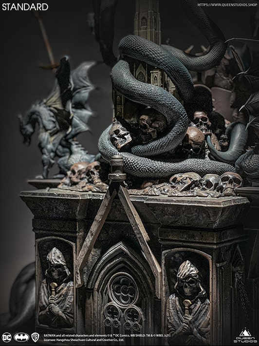 Queen Studios Premium Version : DC Comics Batman On Throne 1/4 Scale Statue