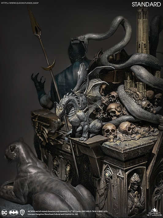 Queen Studios Premium Version : DC Comics Batman On Throne 1/4 Scale Statue